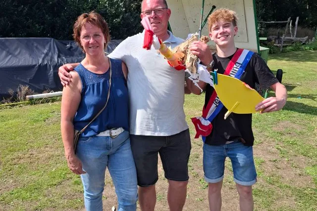 Koningspaar Kermis 2025 van de Volksfeestvereniging Holterhoek